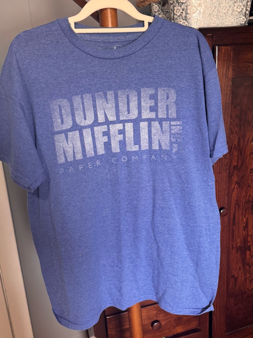 💙 The Office “Dunder Mifflin Paper Company” Graphic Tee — Size Medium